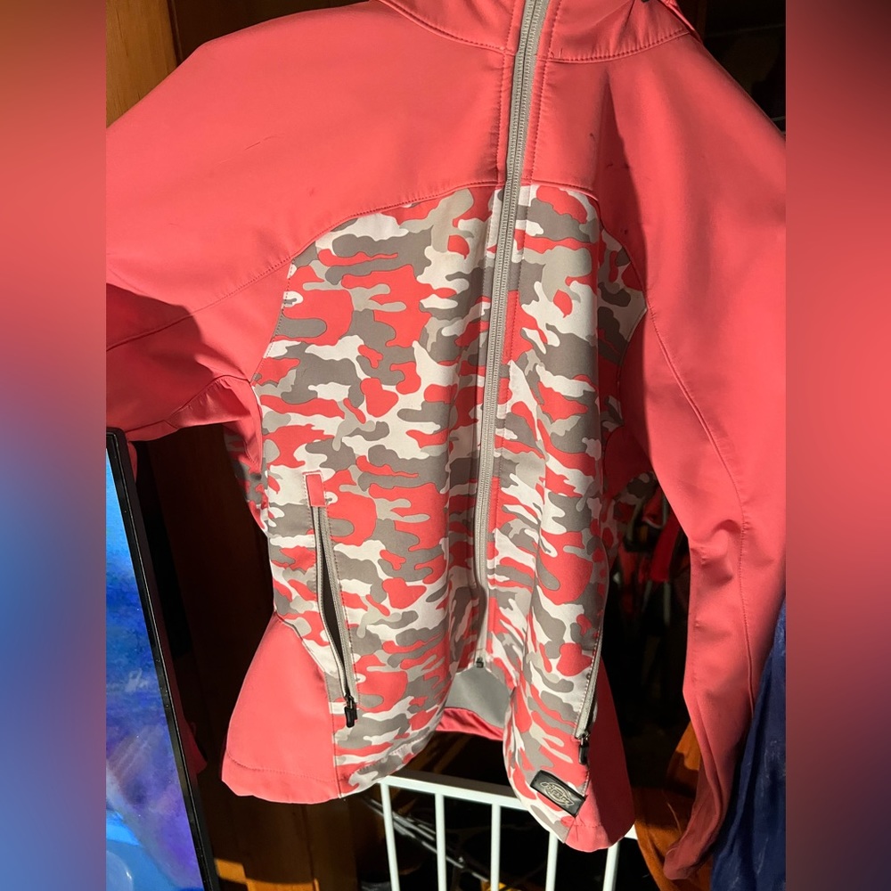 Pink Camo colored, Dickies winter coat, great condition